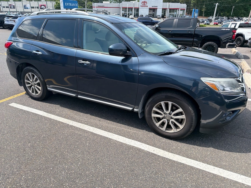 Used 2015 Nissan Pathfinder S SUV