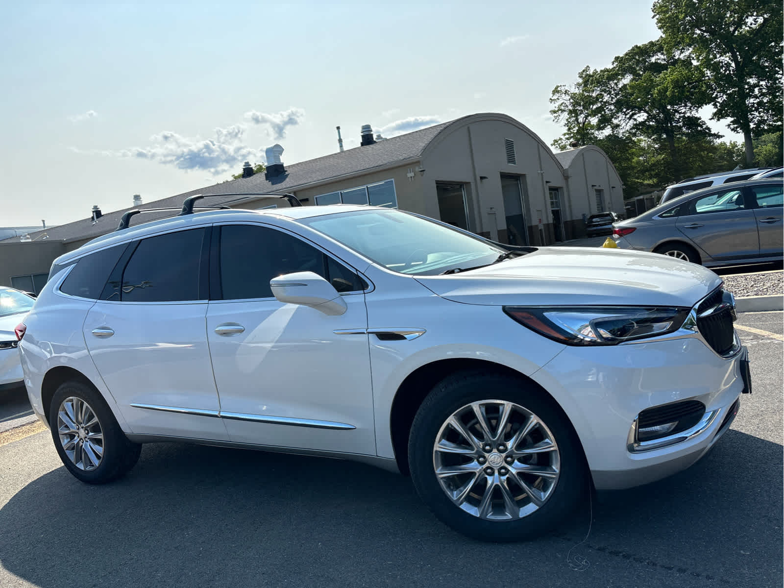 2020 Buick Enclave Essence photo 3