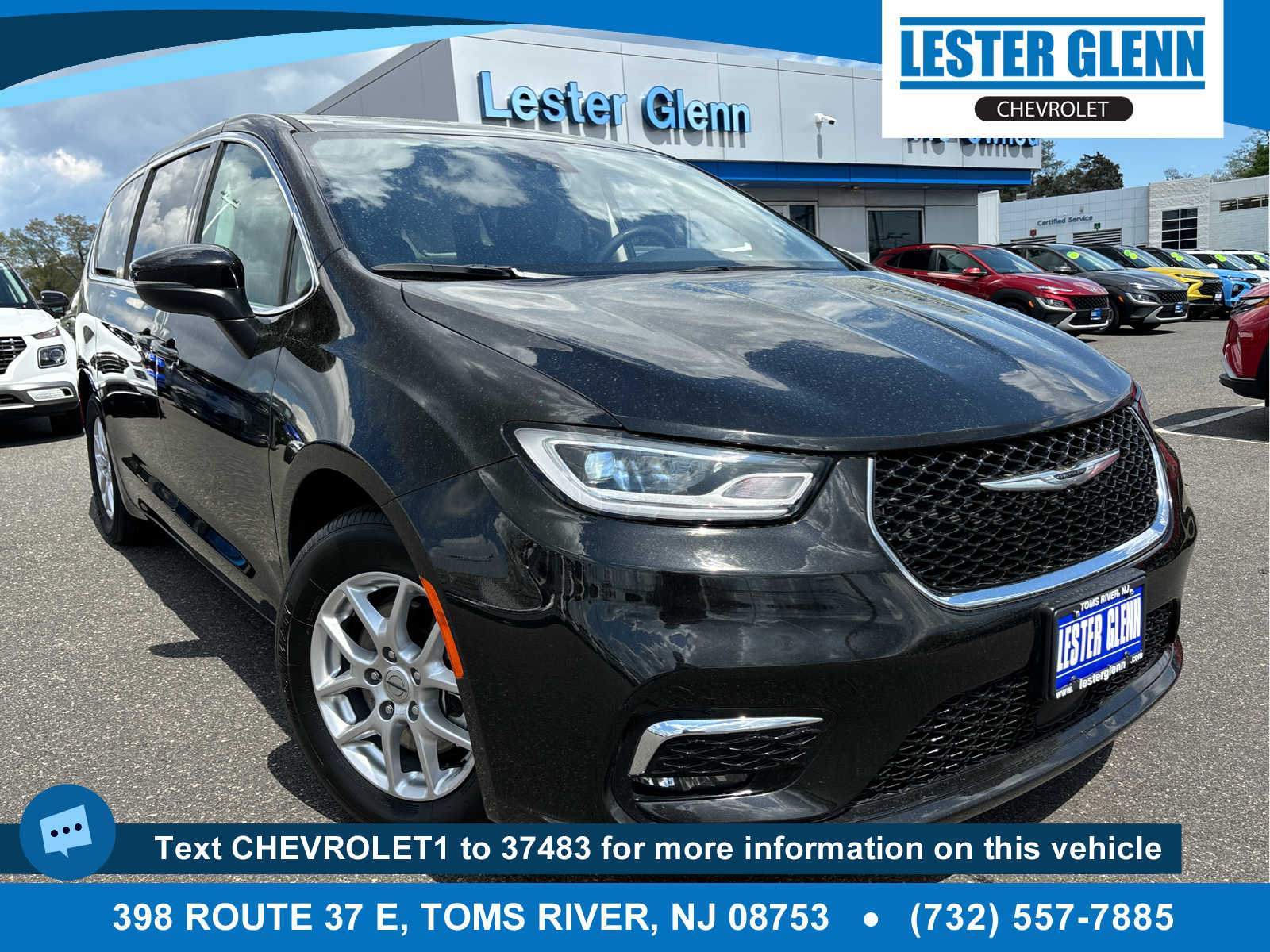 2023 Chrysler Pacifica Touring L's photo