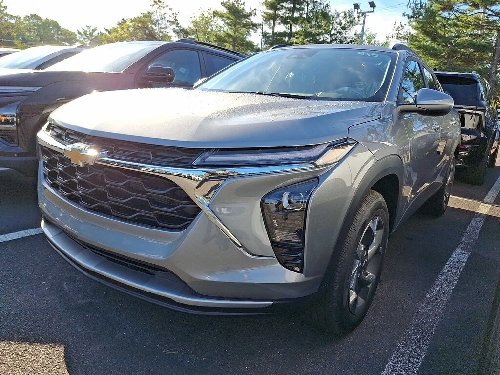 New 2025 Chevrolet Trax LT SUV