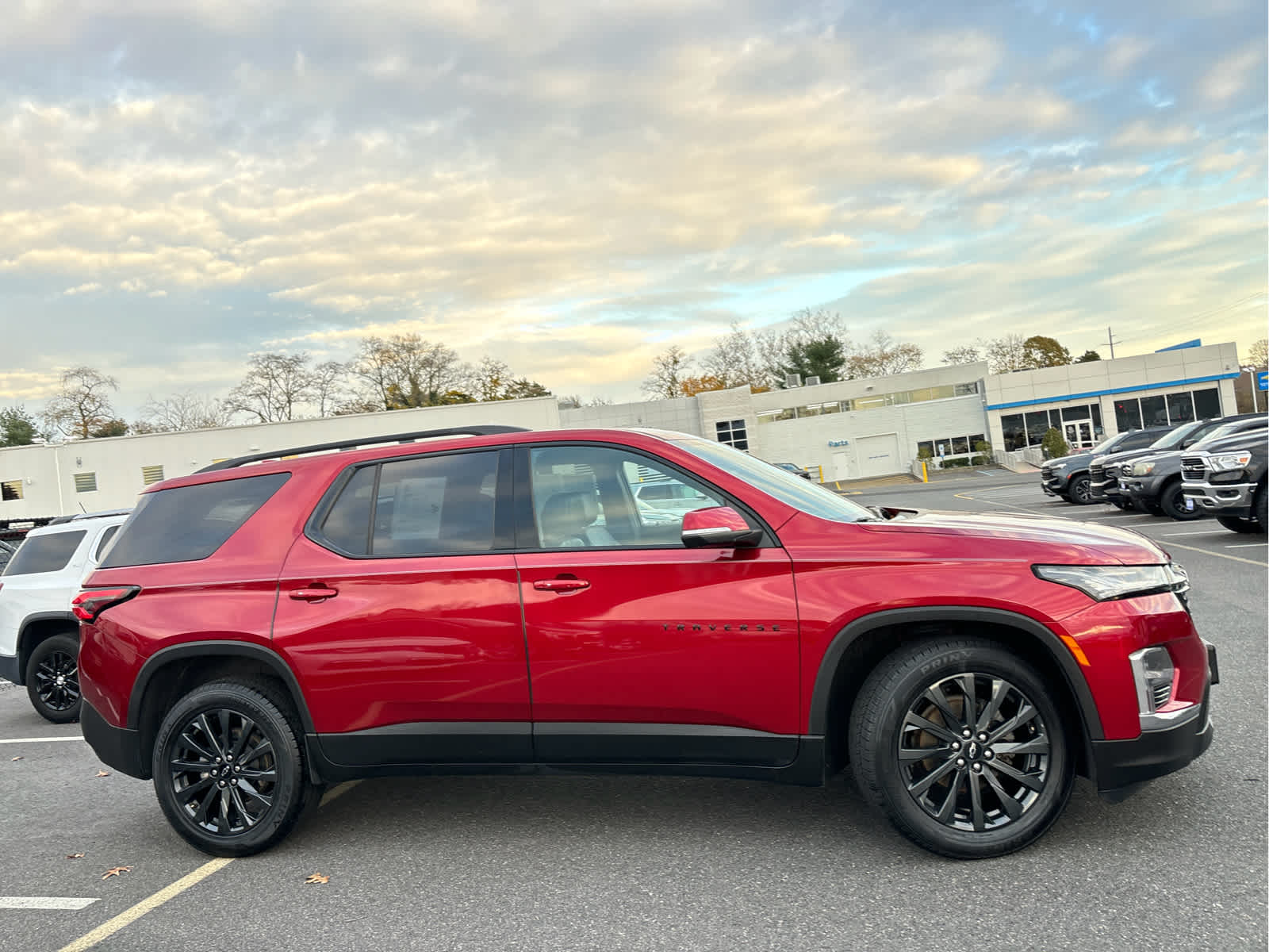 2023 Chevrolet Traverse RS photo 2