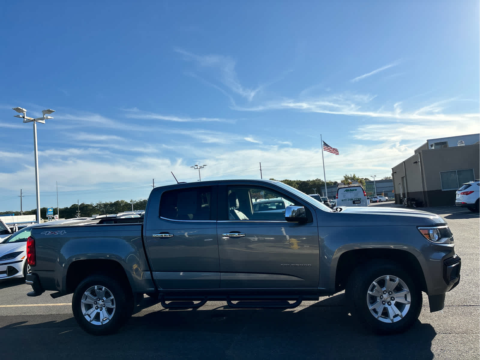 2022 Chevrolet Colorado LT photo 3