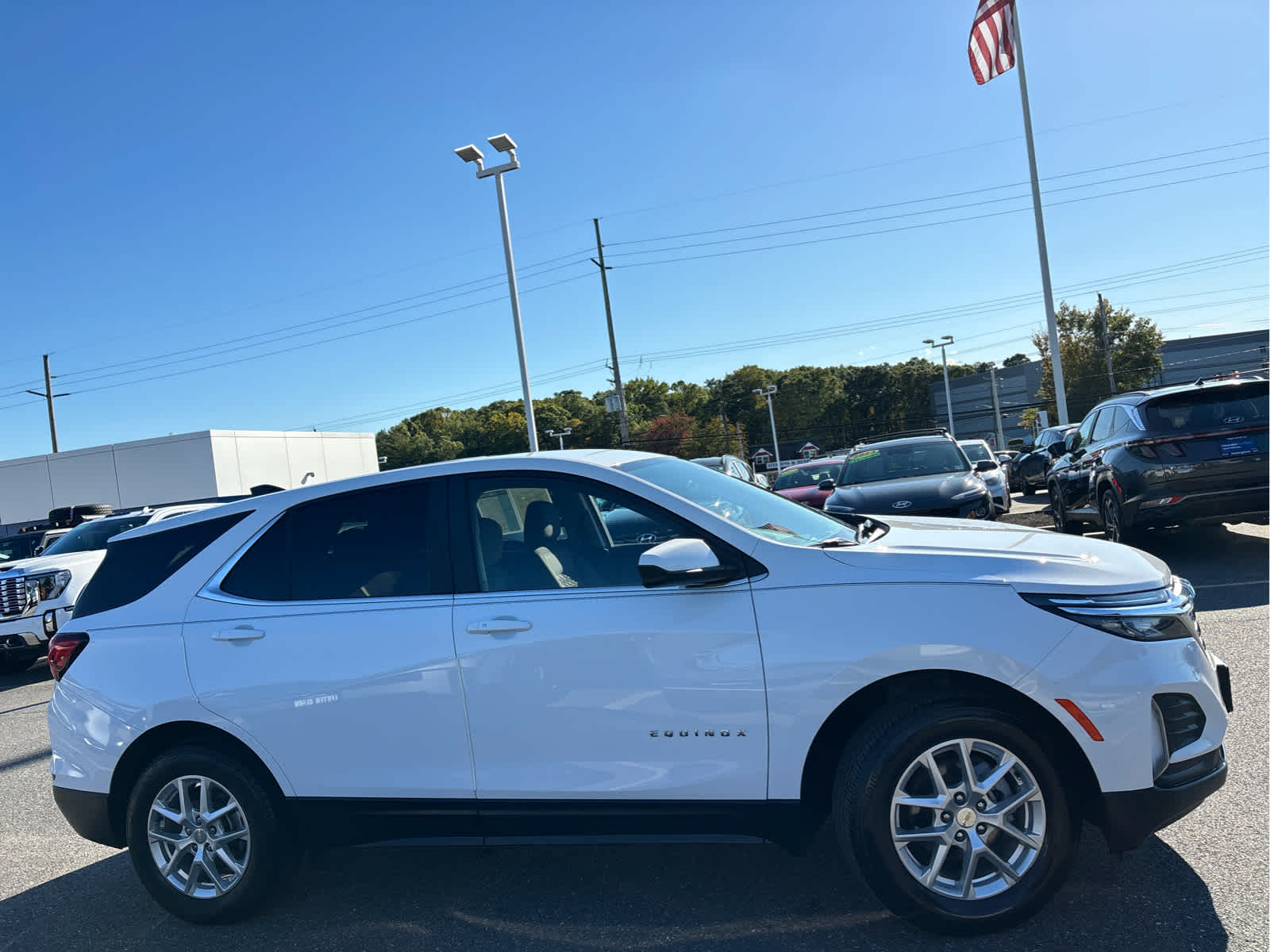 2022 Chevrolet Equinox LT photo 2