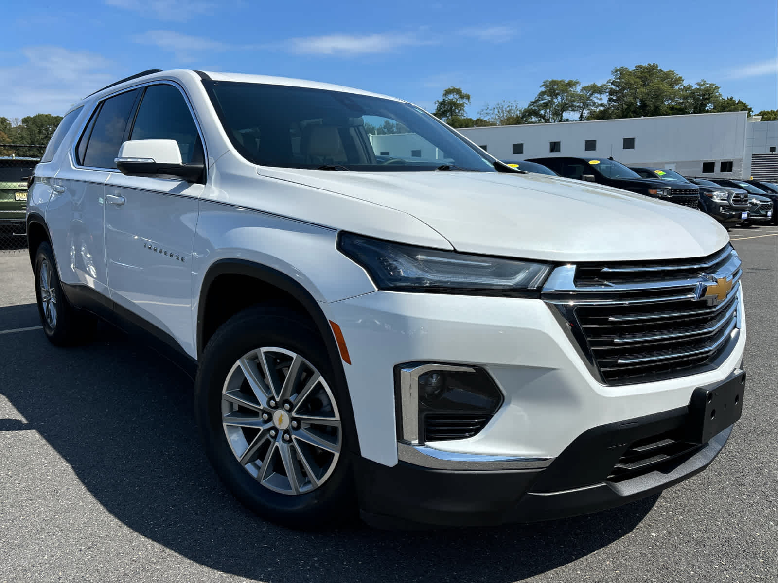 2023 Chevrolet Traverse Leather photo 2