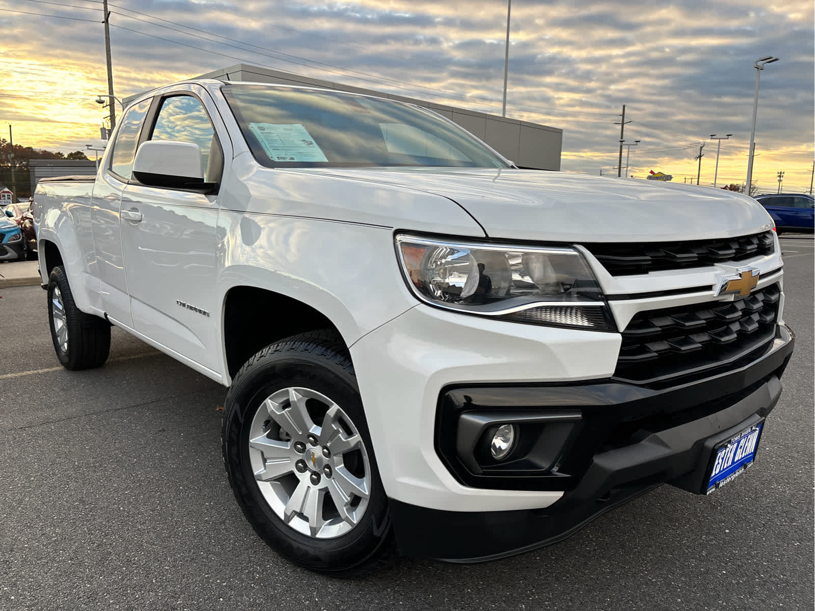 2022 Chevrolet Colorado LT photo 2