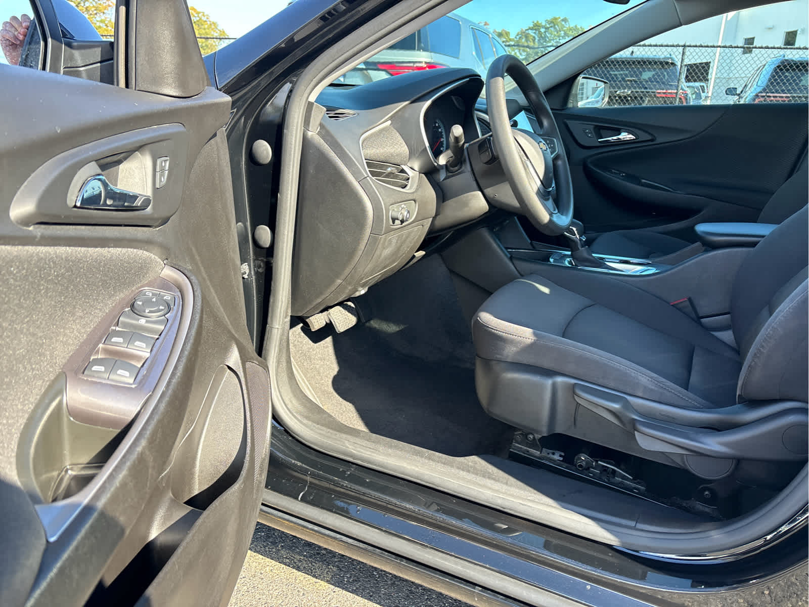 2022 Chevrolet Malibu LS photo 3