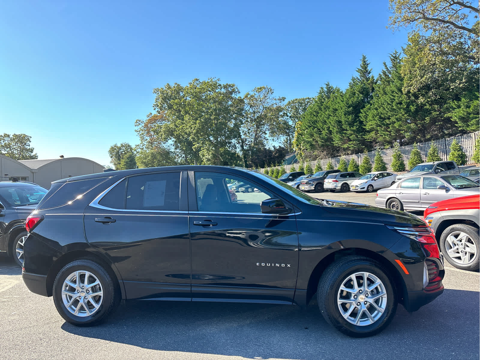 2024 Chevrolet Equinox LT photo 3