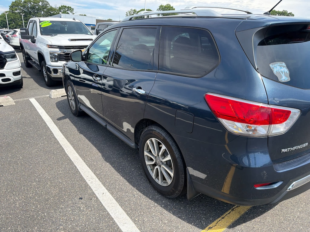 Used 2015 Nissan Pathfinder S SUV