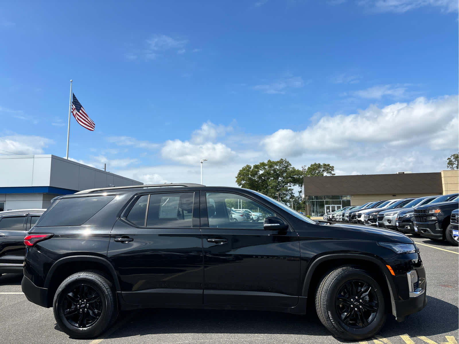 2023 Chevrolet Traverse Cloth 1LT photo 3
