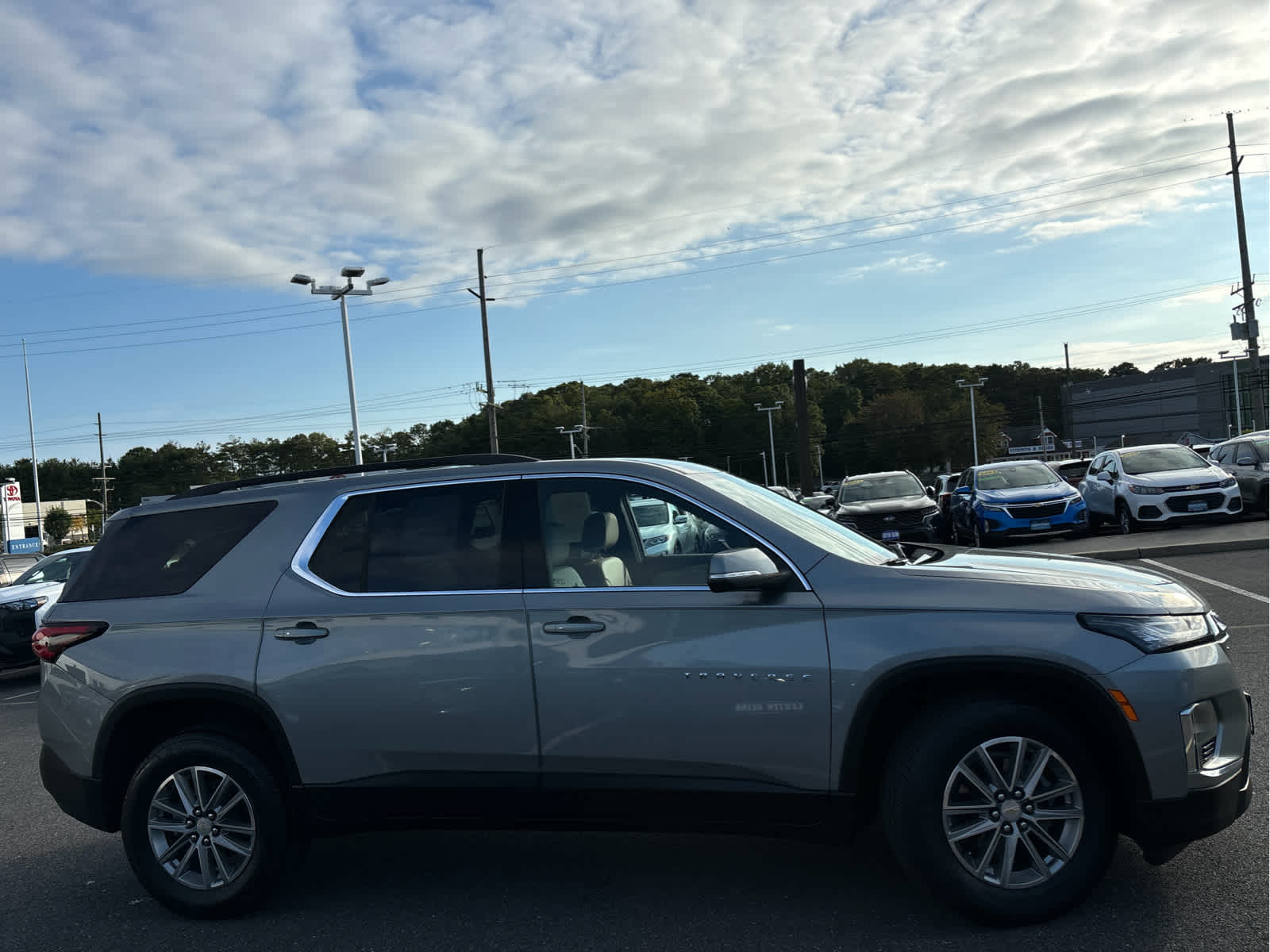 2023 Chevrolet Traverse Leather photo 3