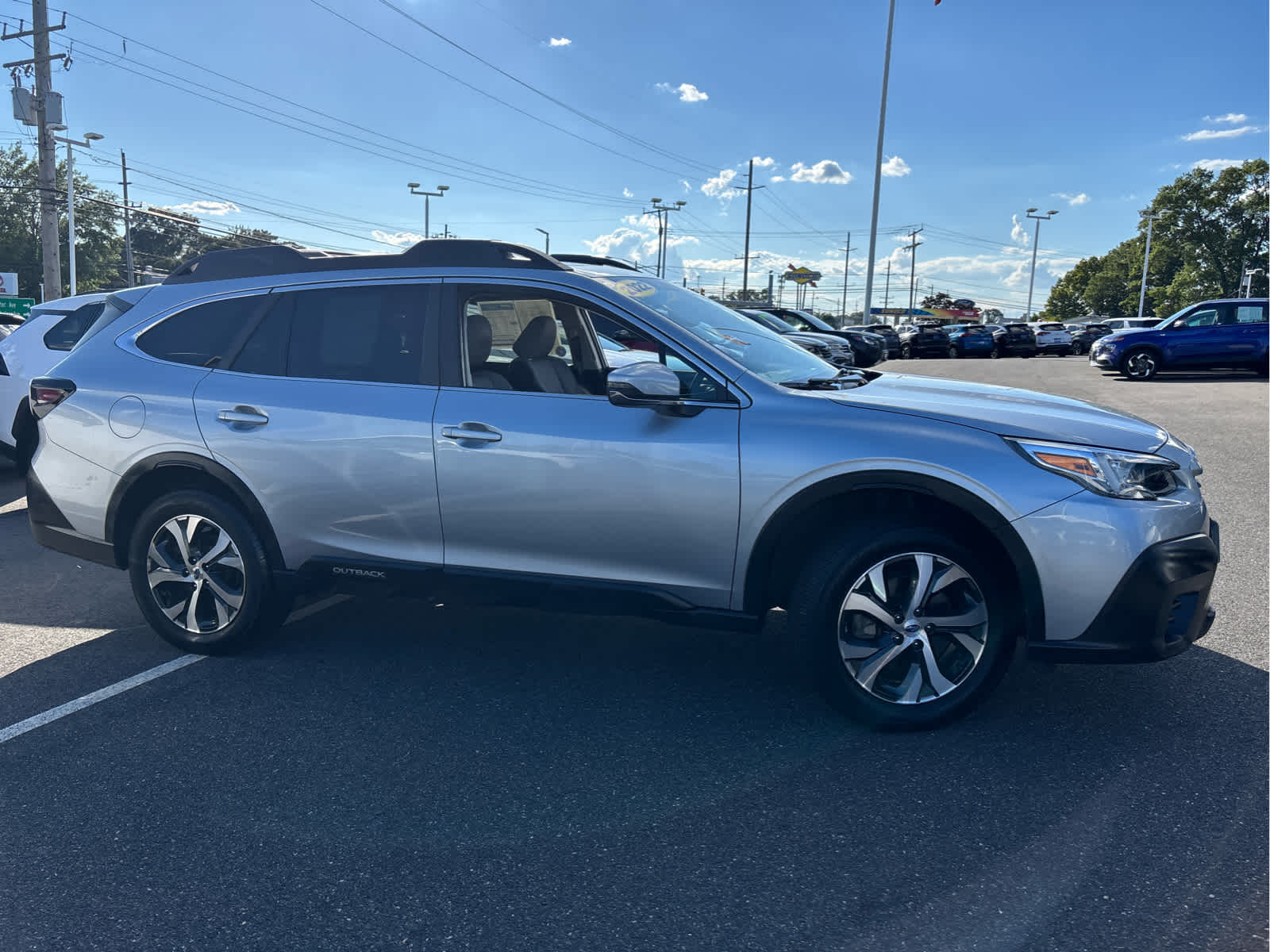 2022 Subaru Outback Limited photo 3