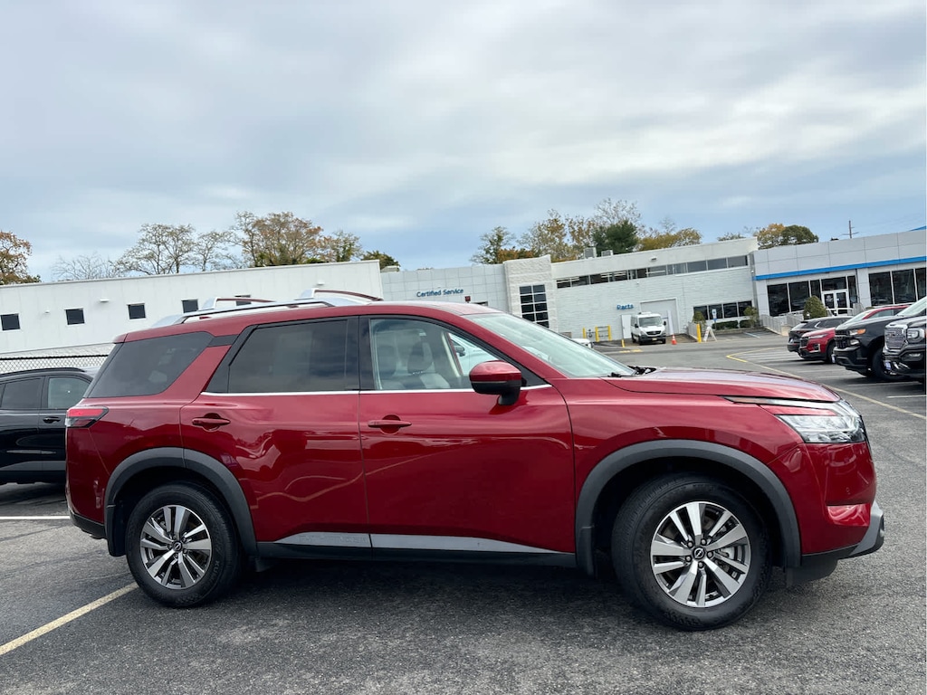 Used 2022 Nissan Pathfinder SL SUV