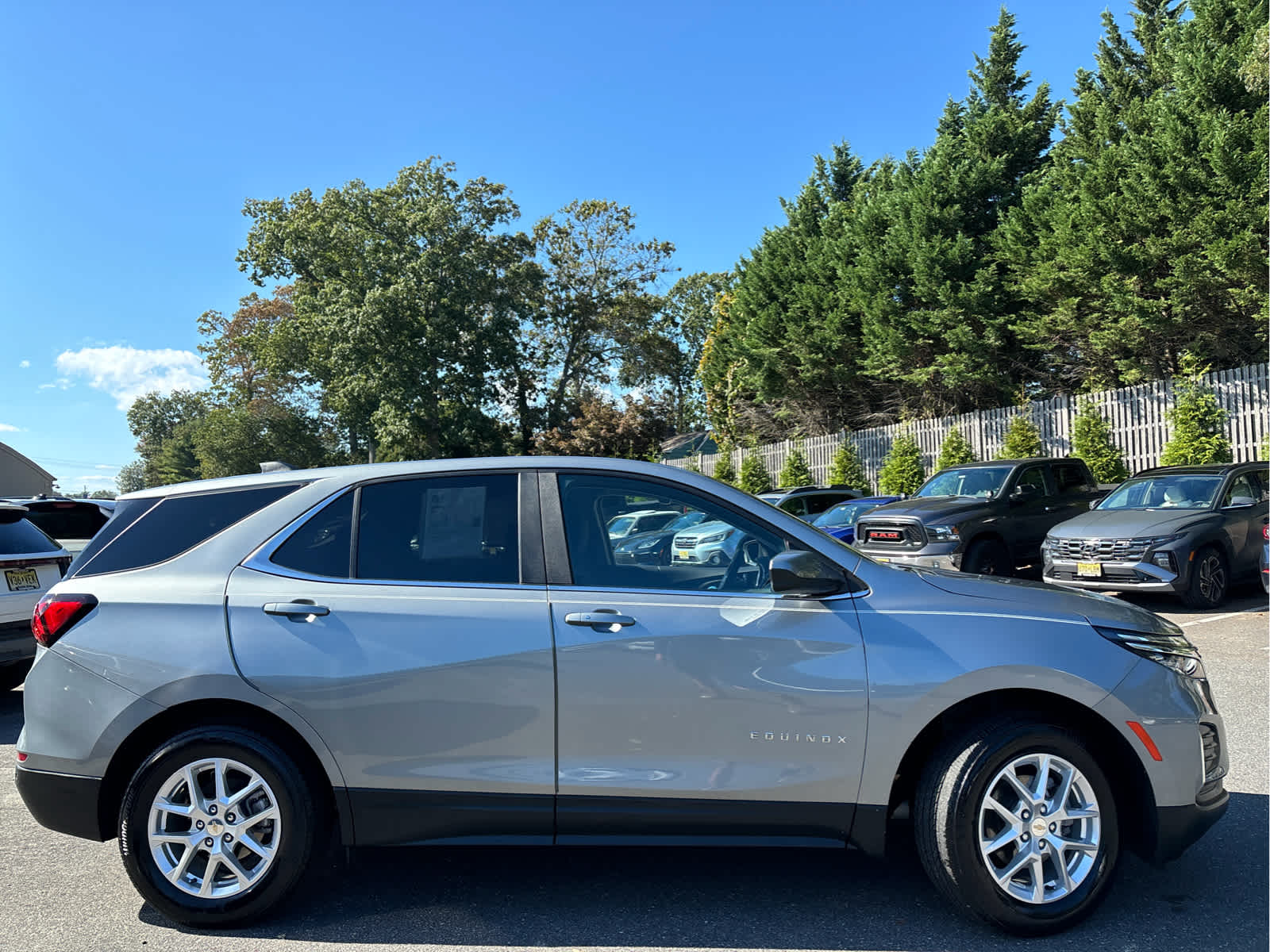 2023 Chevrolet Equinox photo 3