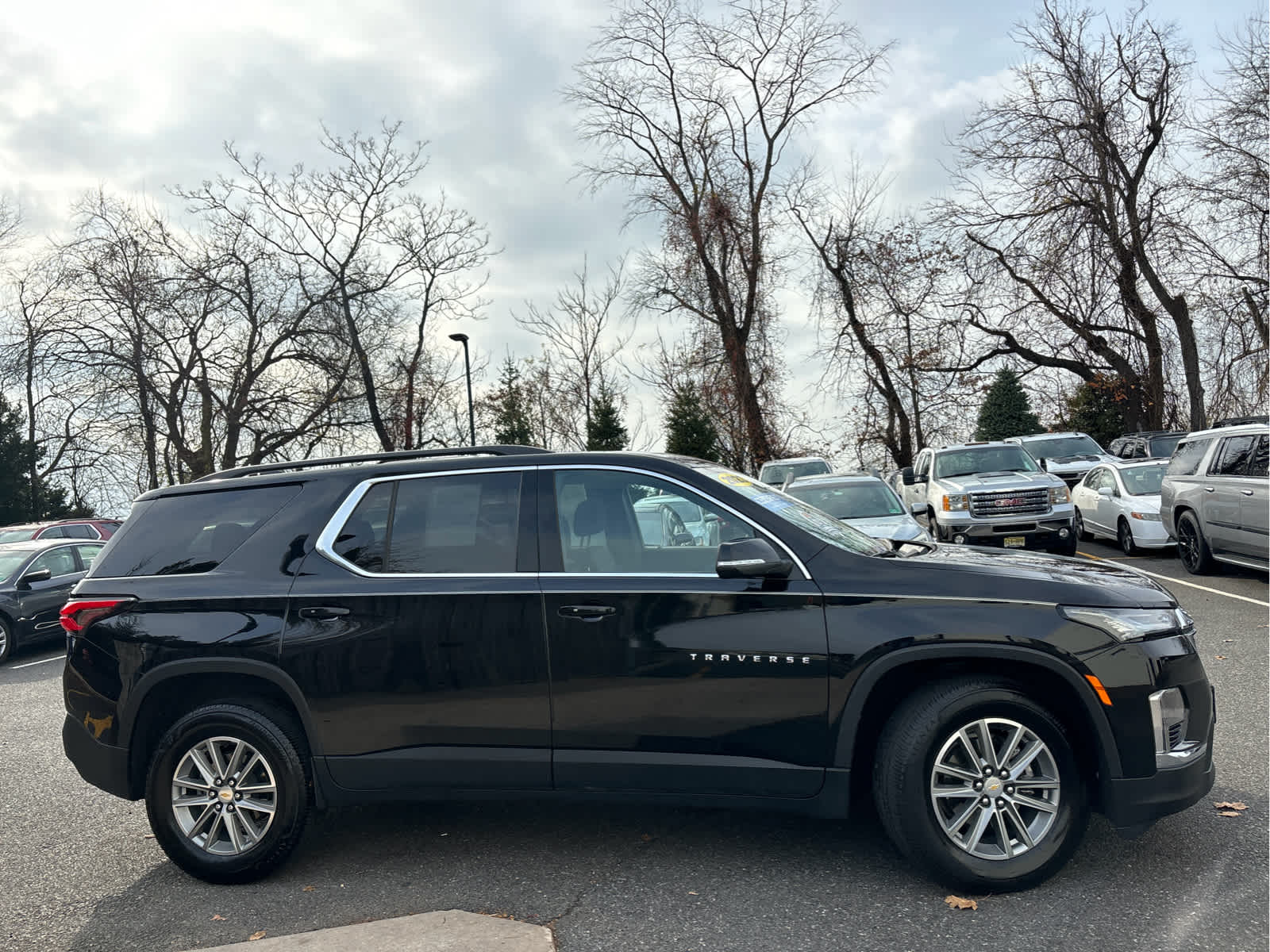 2023 Chevrolet Traverse Cloth photo 2