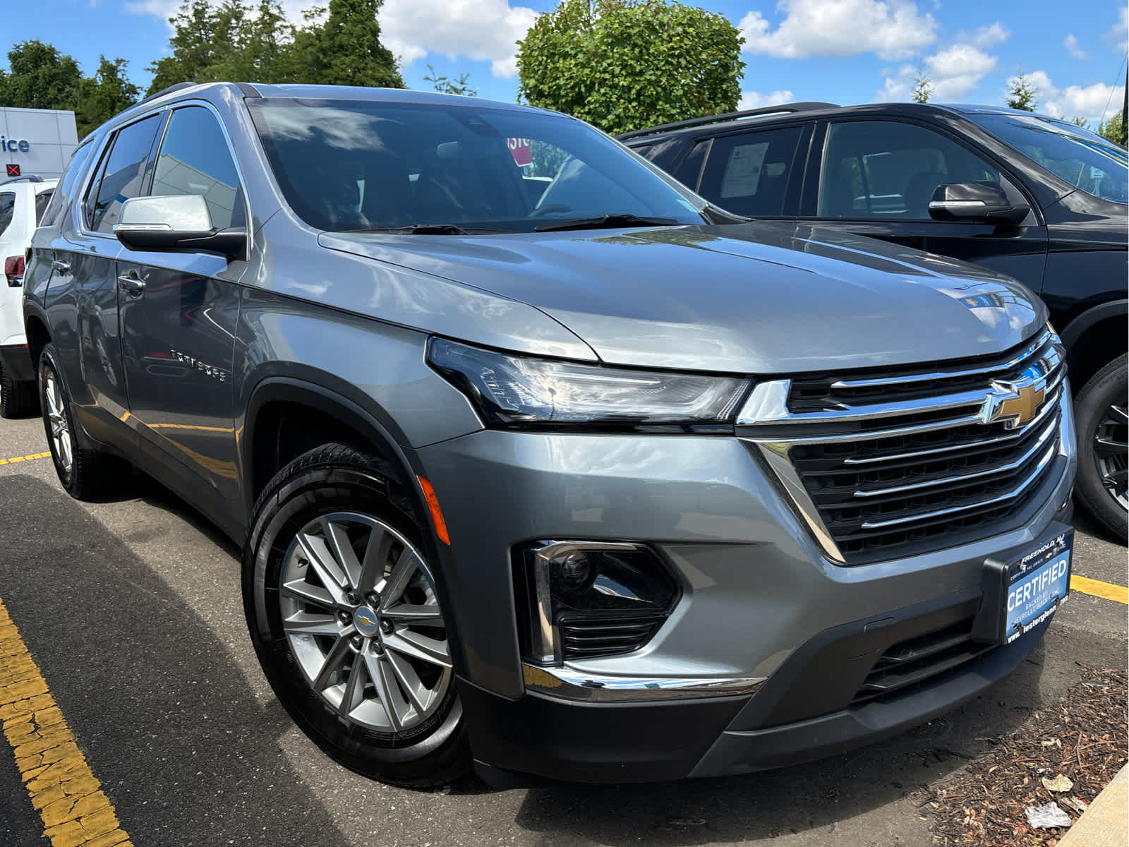 2023 Chevrolet Traverse Leather photo 2