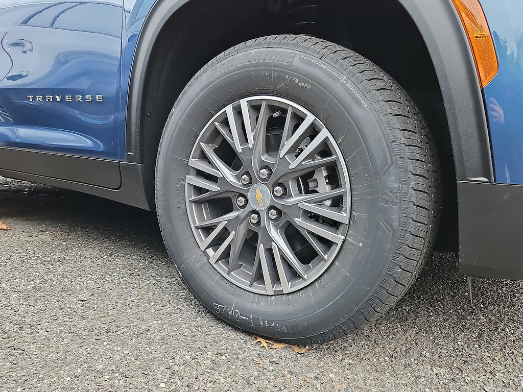 New 2026 Chevrolet Traverse AWD LT