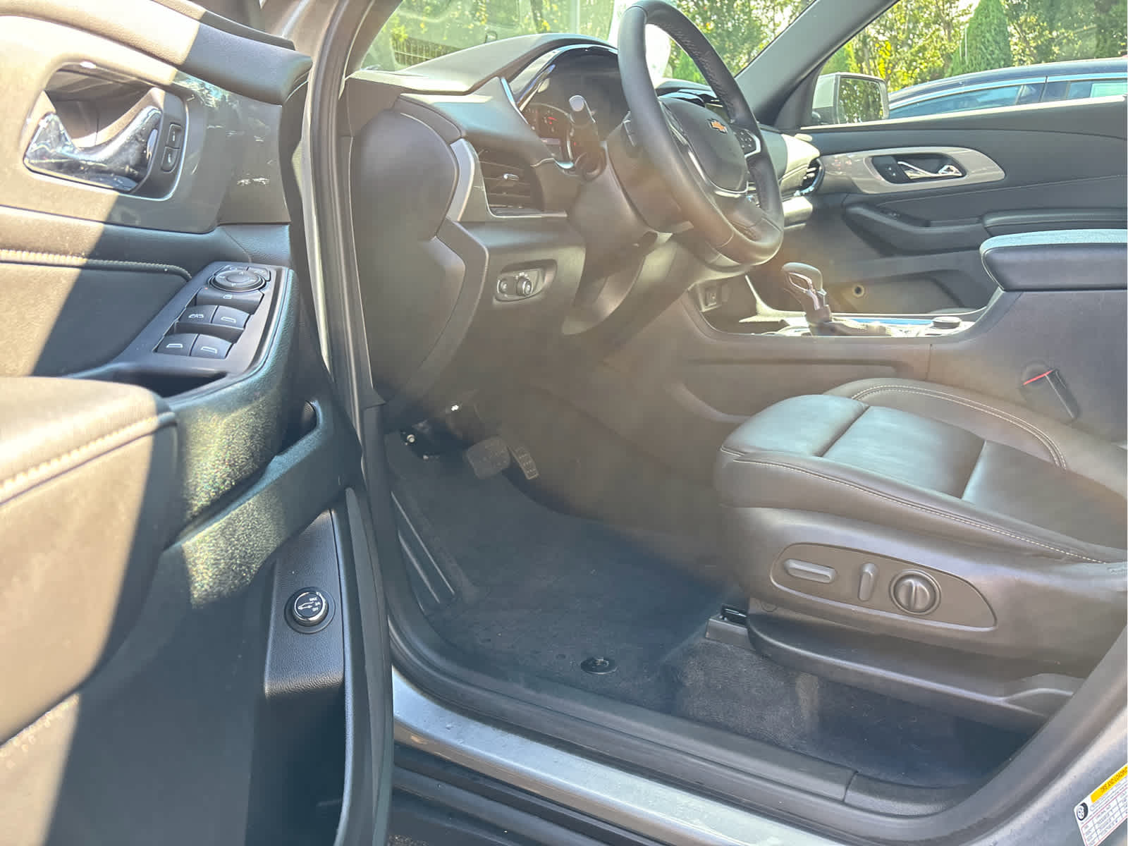 2023 Chevrolet Traverse Leather photo 4