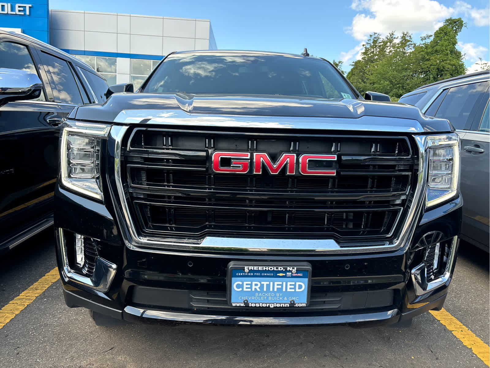 2022 Gmc Yukon SLE photo 2