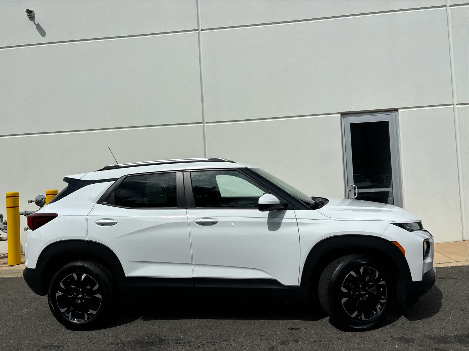 2023 Chevrolet Trailblazer LT photo 2