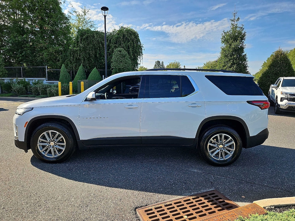 Used 2023 Chevrolet Traverse LT Cloth AWD