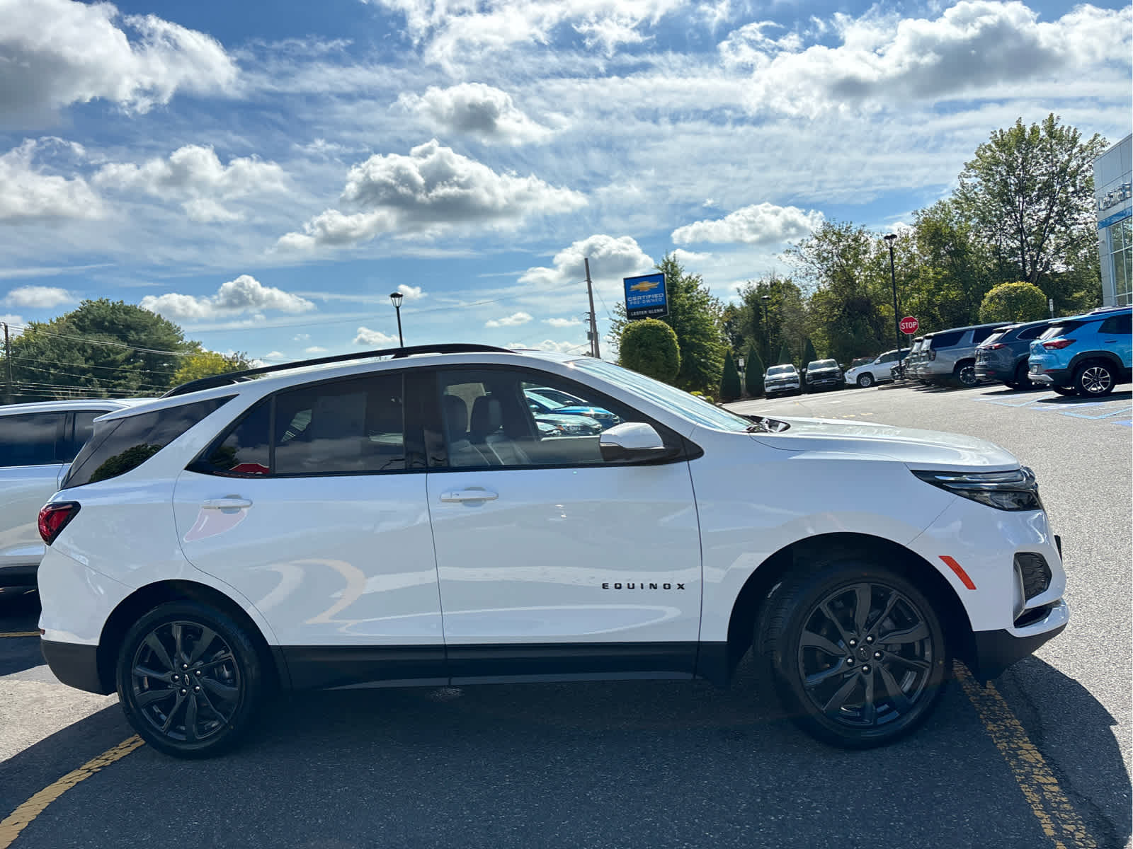 2023 Chevrolet Equinox RS photo 2