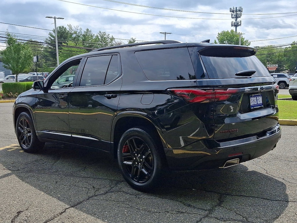 Used 2023 Chevrolet Traverse Premier SUV