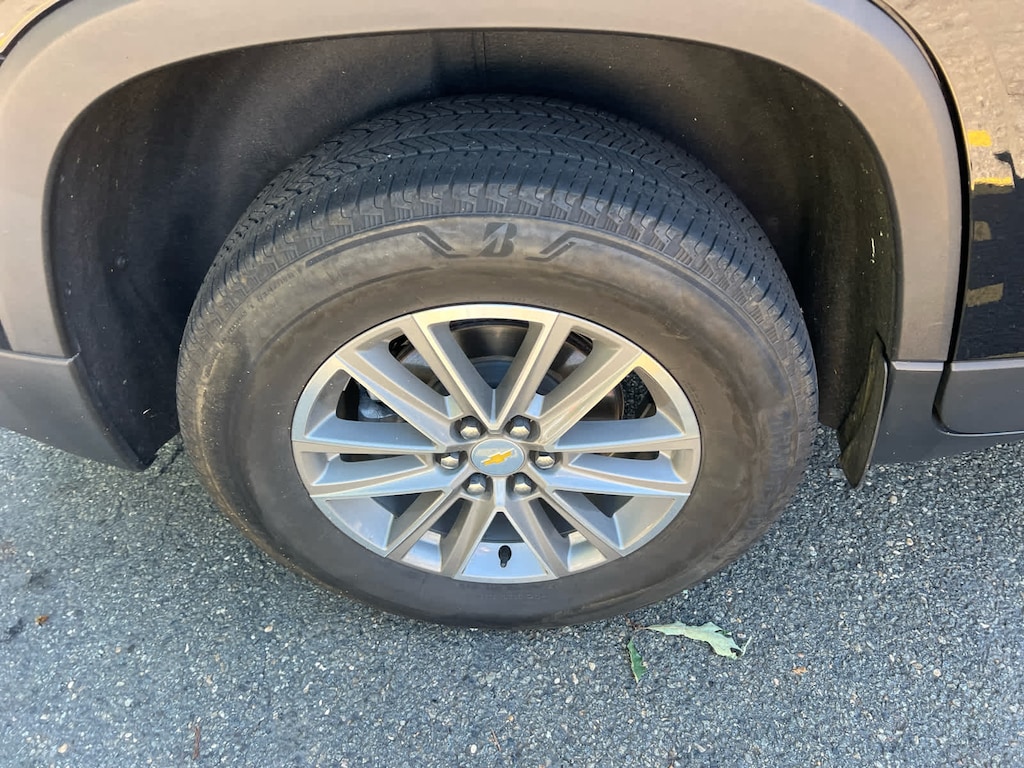 Used 2023 Chevrolet Traverse LT Cloth SUV