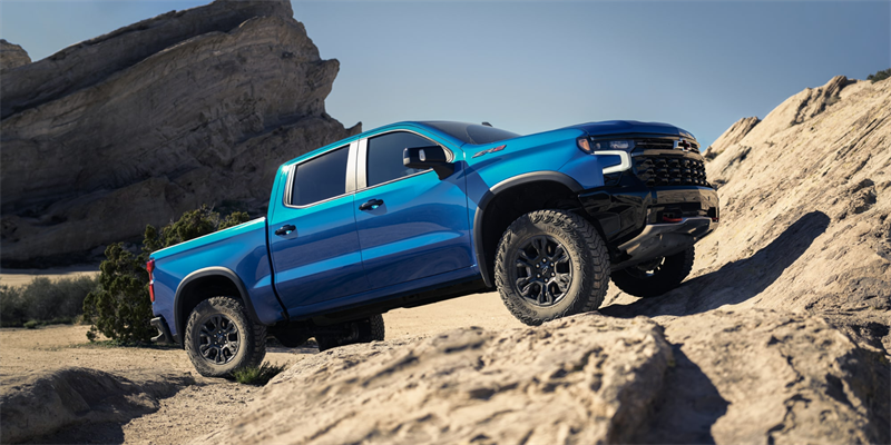 2026 Chevrolet Silverado 1500 Driving Over the Rocks
