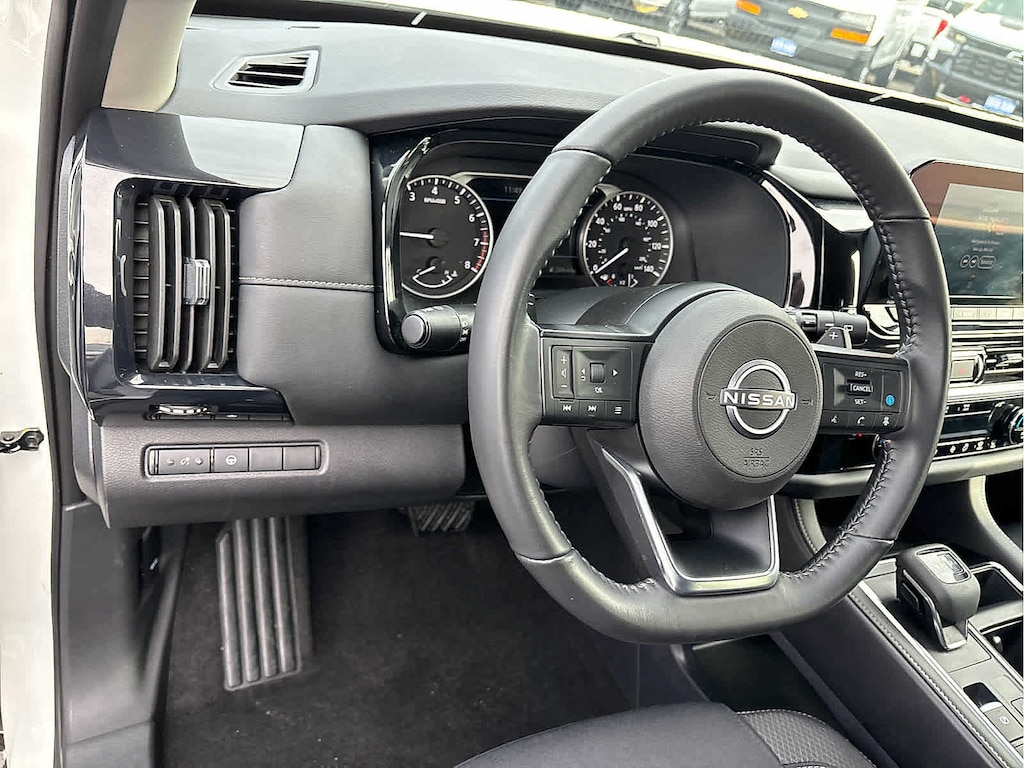 Used 2024 Nissan Pathfinder SV 4WD