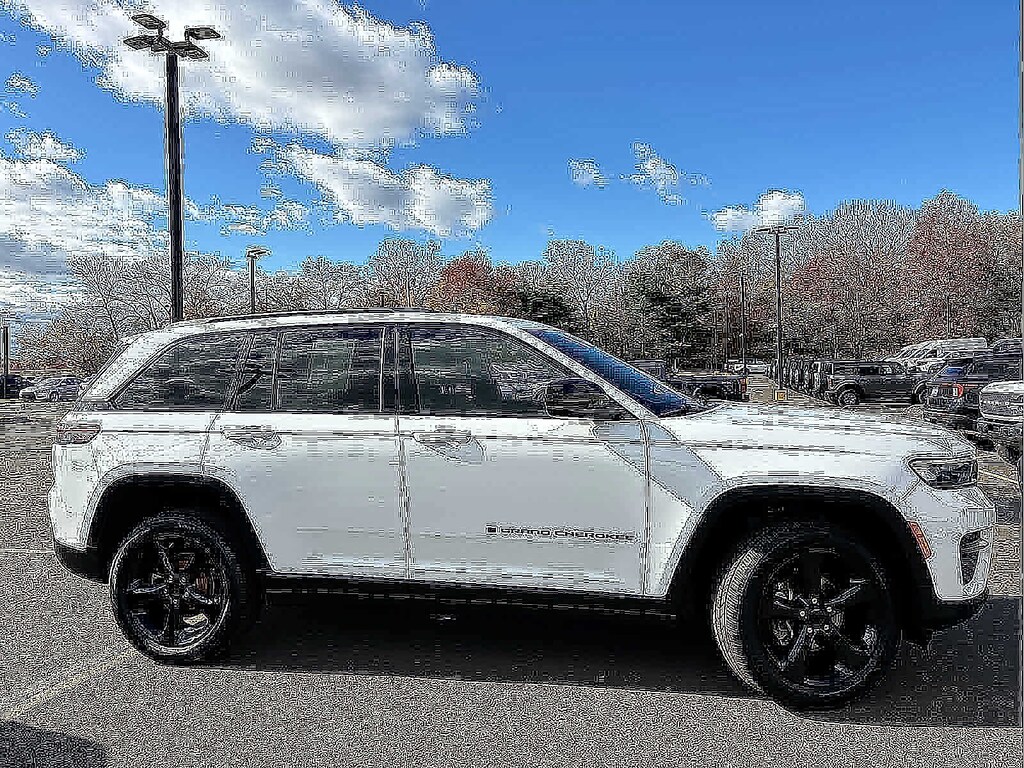 Used 2022 Jeep Grand Cherokee Altitude 4x4