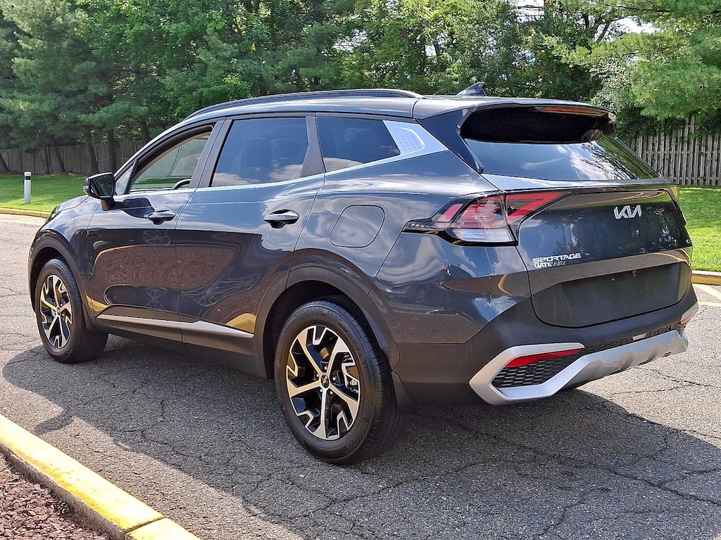 Used 2025 Kia Sportage EX SUV