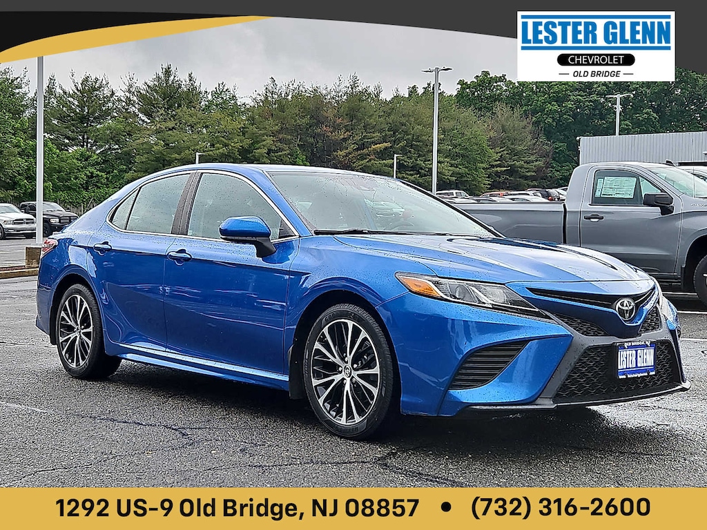 Used 2019 Toyota Camry SE Sedan