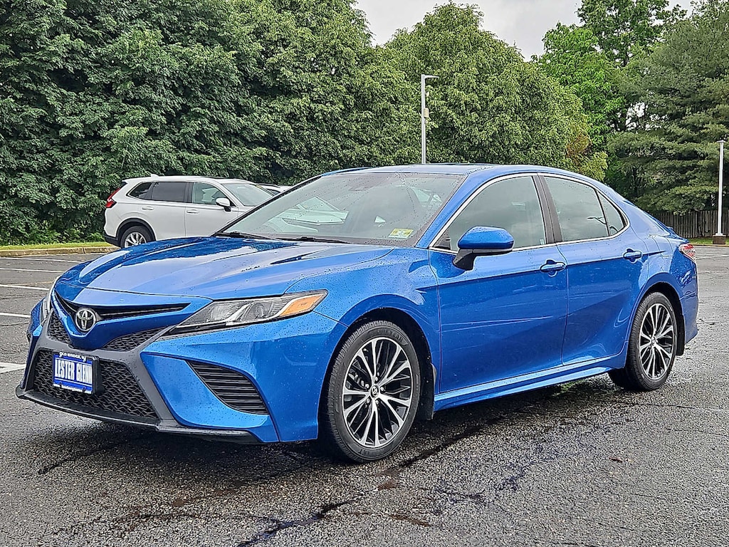 Used 2019 Toyota Camry SE Sedan