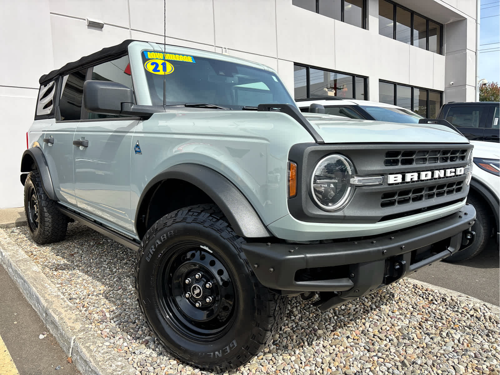 2021 Ford Bronco Black Diamond photo 2