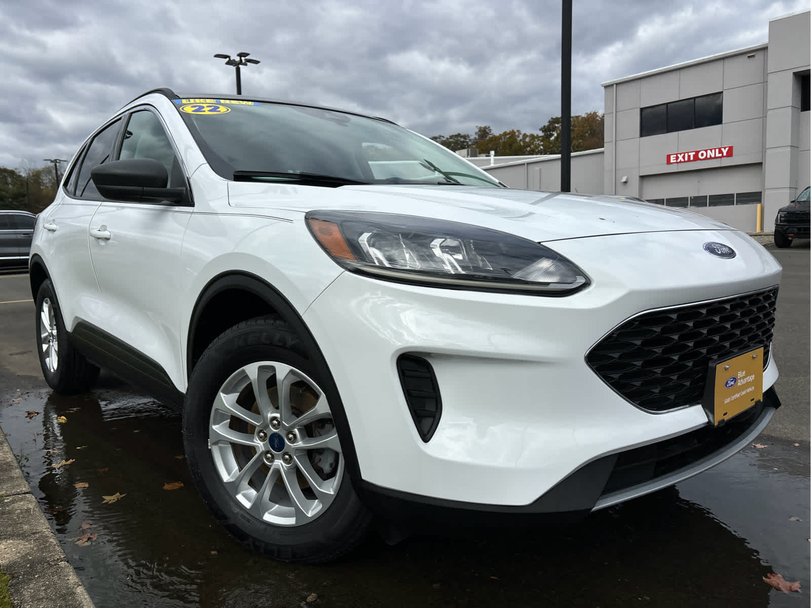 2022 Ford Escape SE photo 2