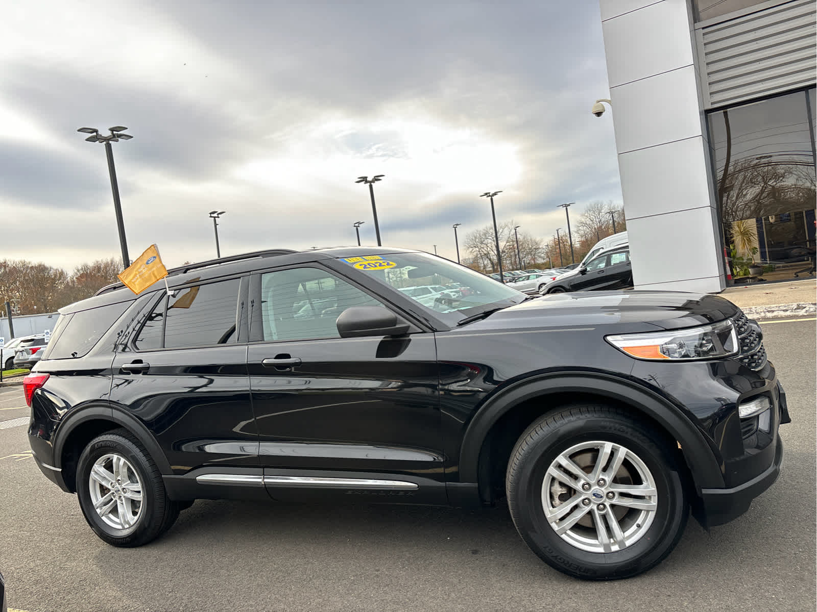 2022 Ford Explorer XLT photo 2