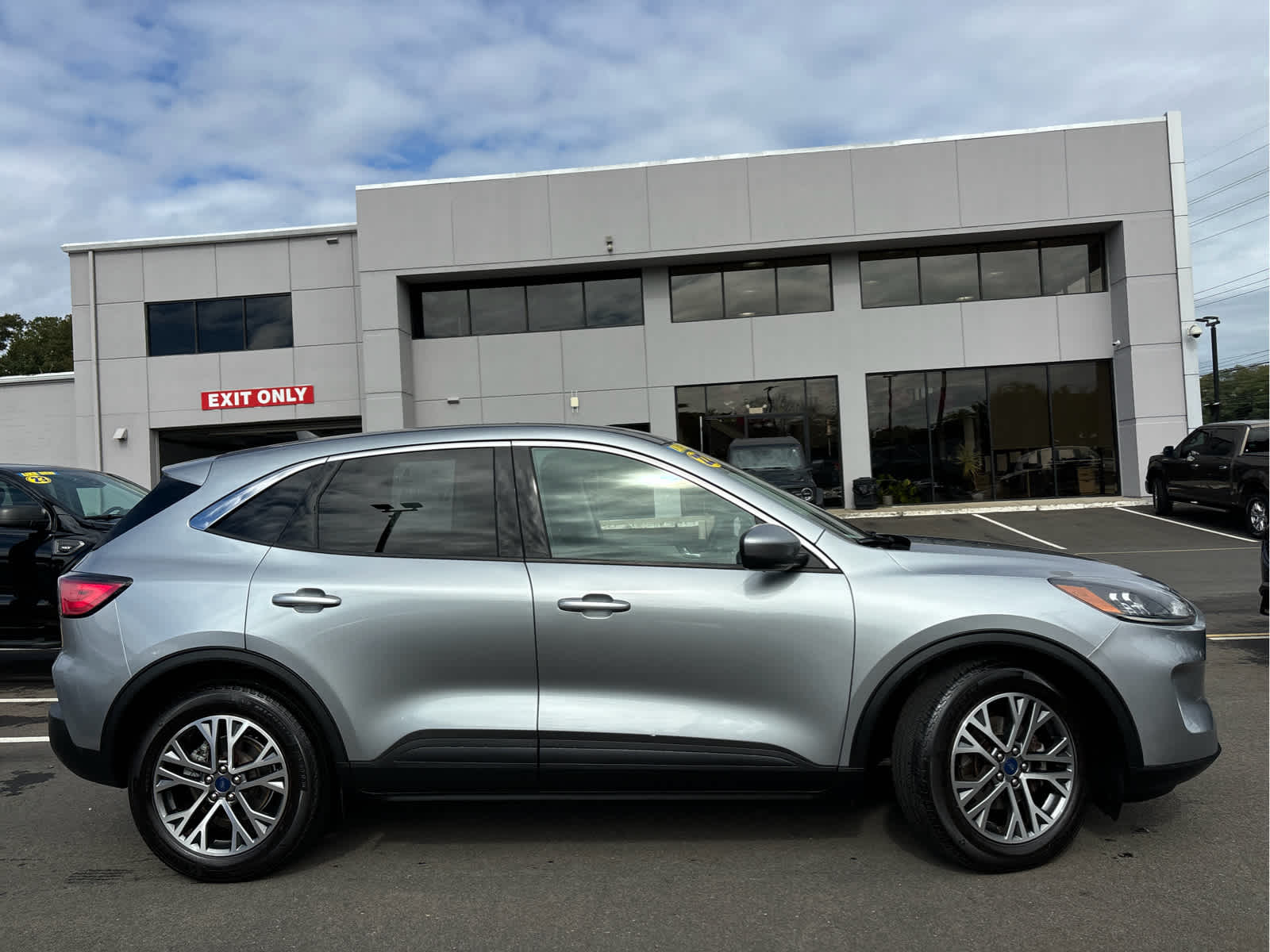 2022 Ford Escape SEL photo 3