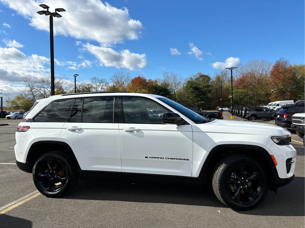 Used 2022 Jeep Grand Cherokee Altitude SUV