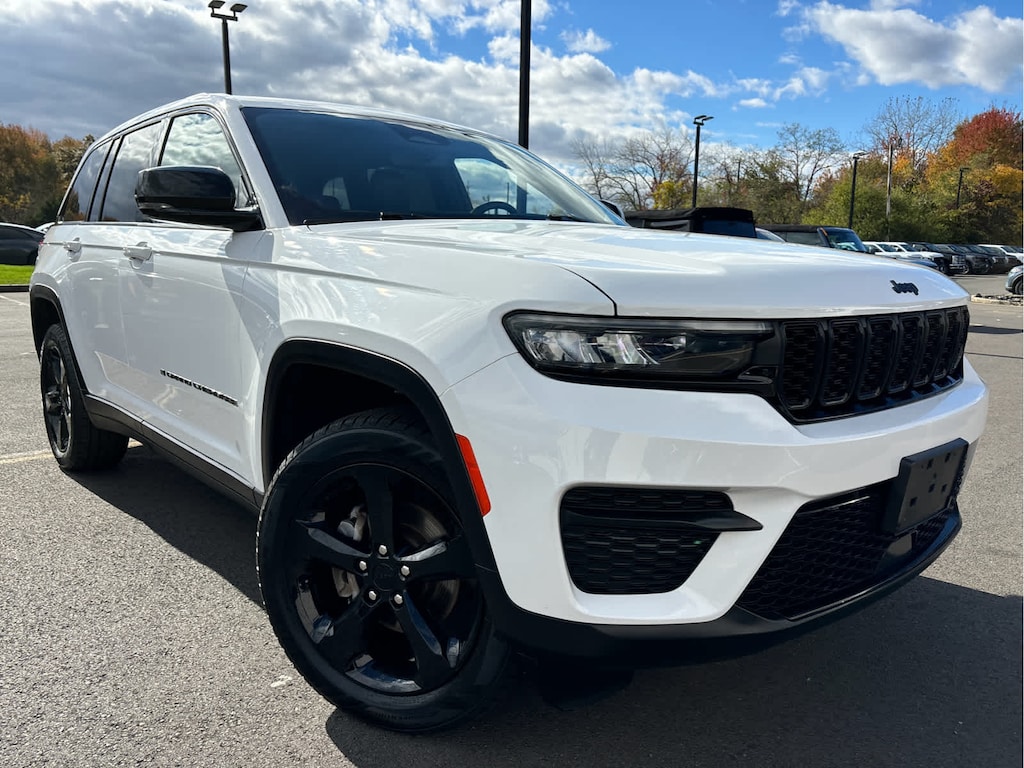 Used 2022 Jeep Grand Cherokee Altitude SUV