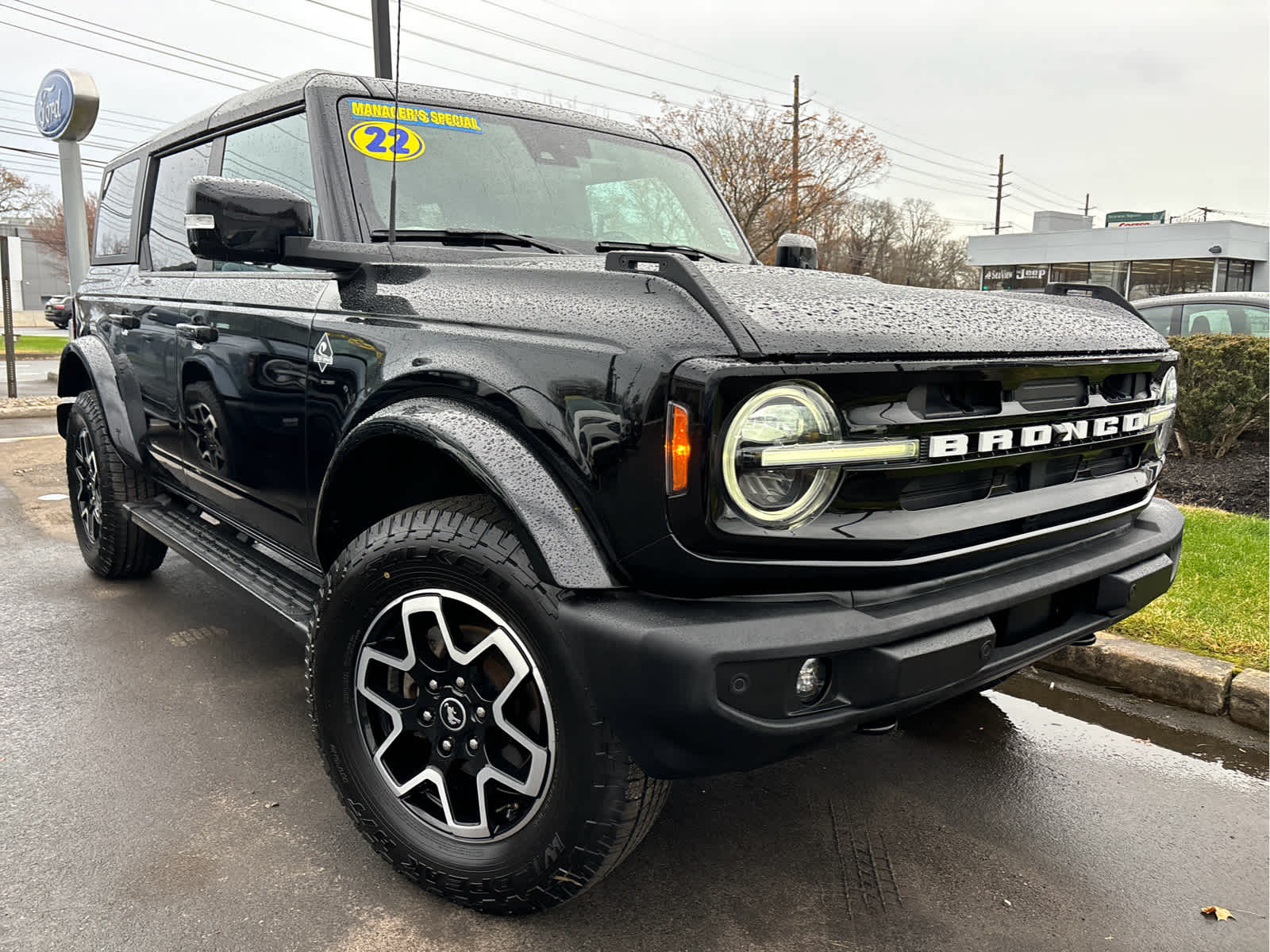 2022 Ford Bronco Outer Banks photo 2