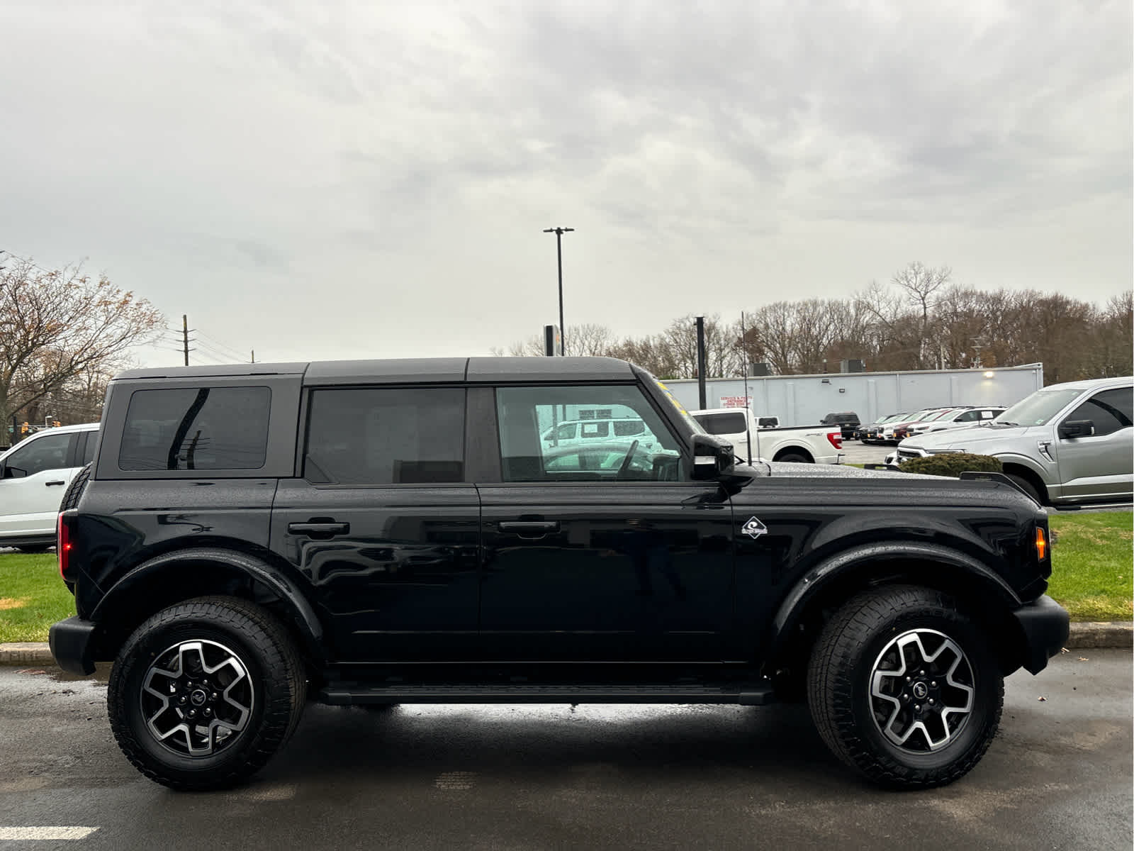 2022 Ford Bronco Outer Banks photo 3