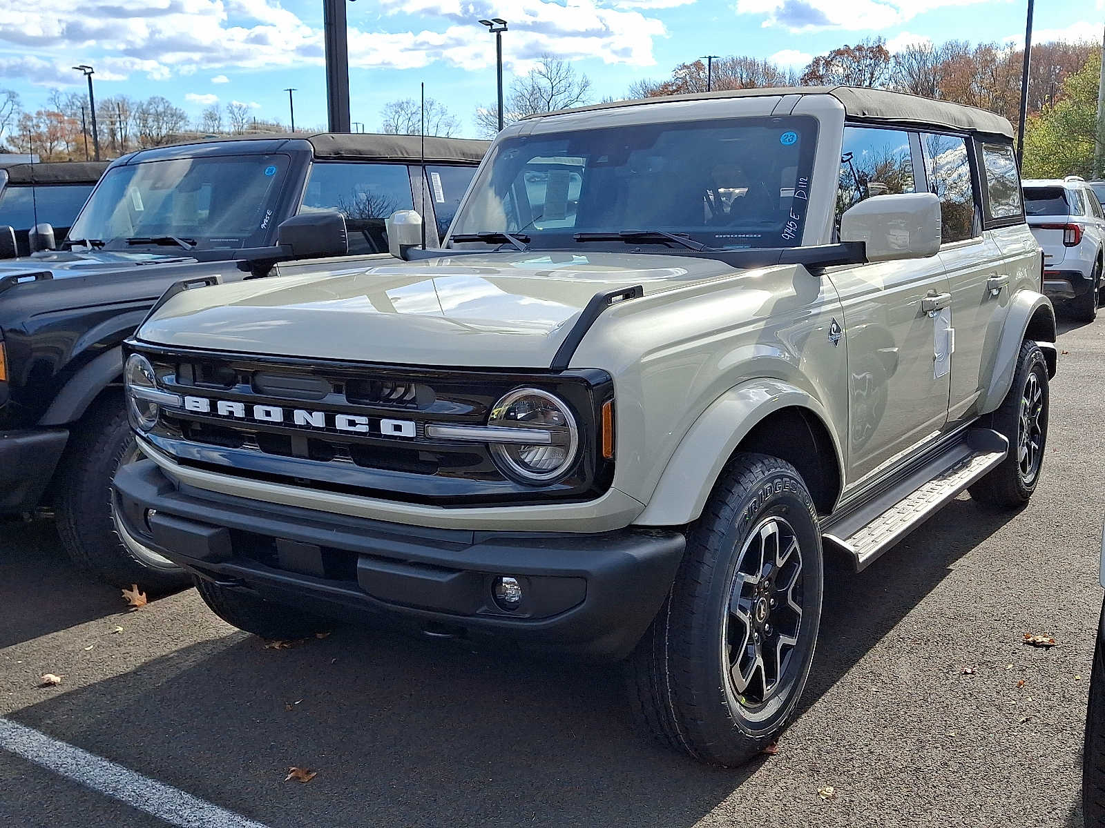 2025 Ford Bronco 4-Door Outer Banks's photo