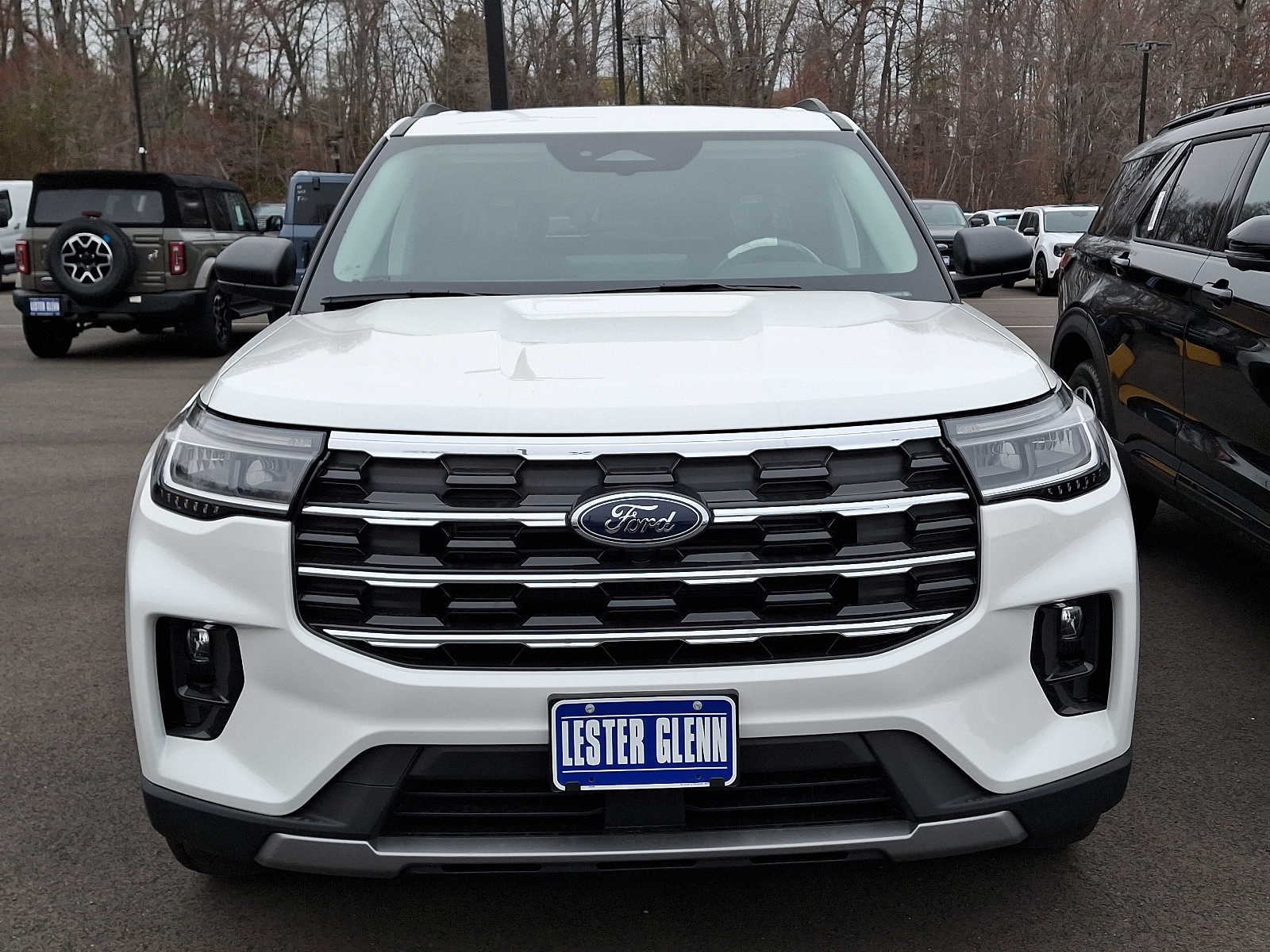 2025 Ford Explorer photo 2