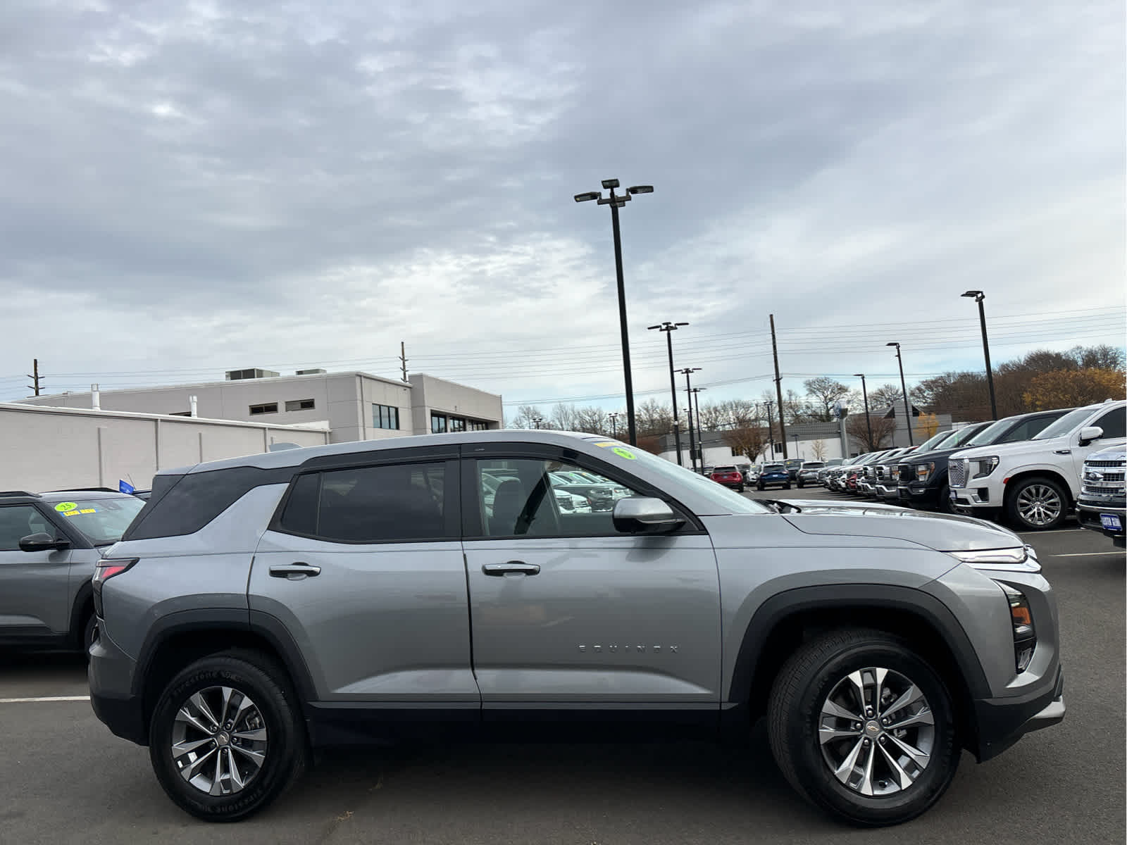 2025 Chevrolet Equinox LT photo 3
