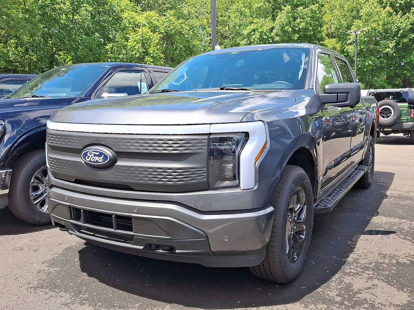 2025 Ford F-150 Lightning Flash's photo