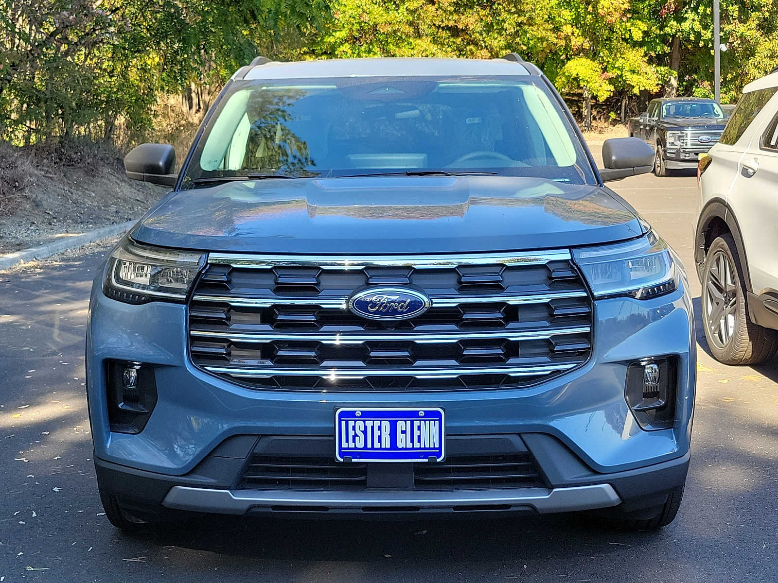2025 Ford Explorer photo 2