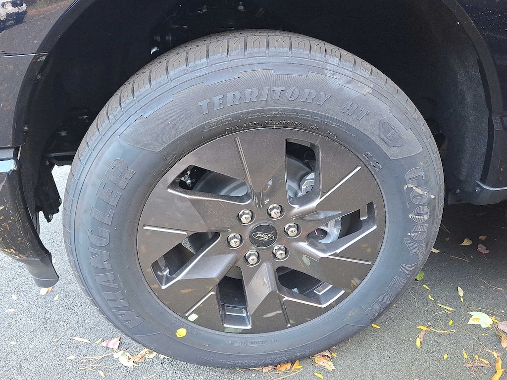 New 2025 Ford F-150 Lightning Flash 4WD Supercrew 5.5 Box 4WD SuperCrew 5.5 Box