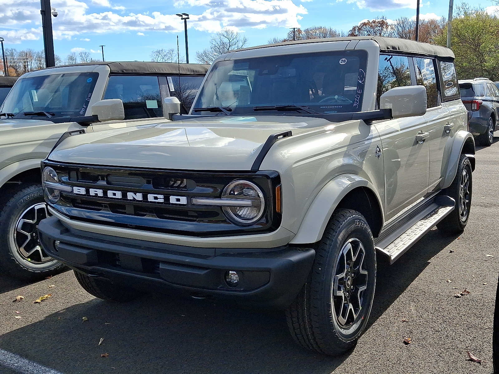 2025 Ford Bronco 4-Door Outer Banks's photo
