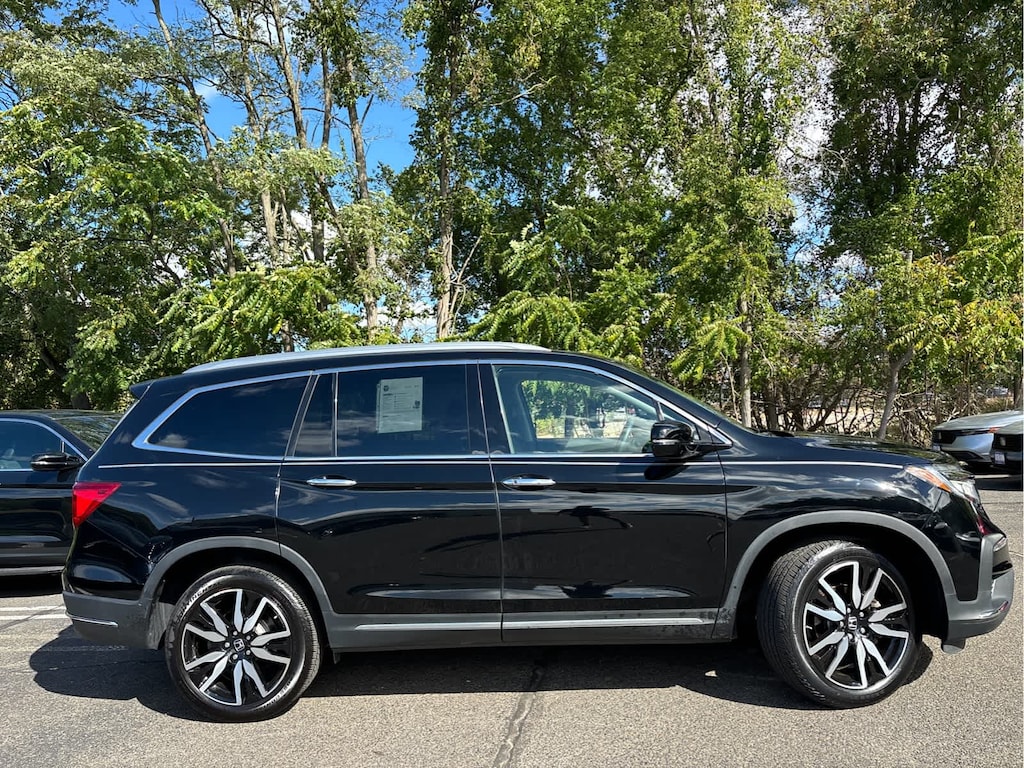 Certified 2022 Honda Pilot Touring 7-Passenger AWD