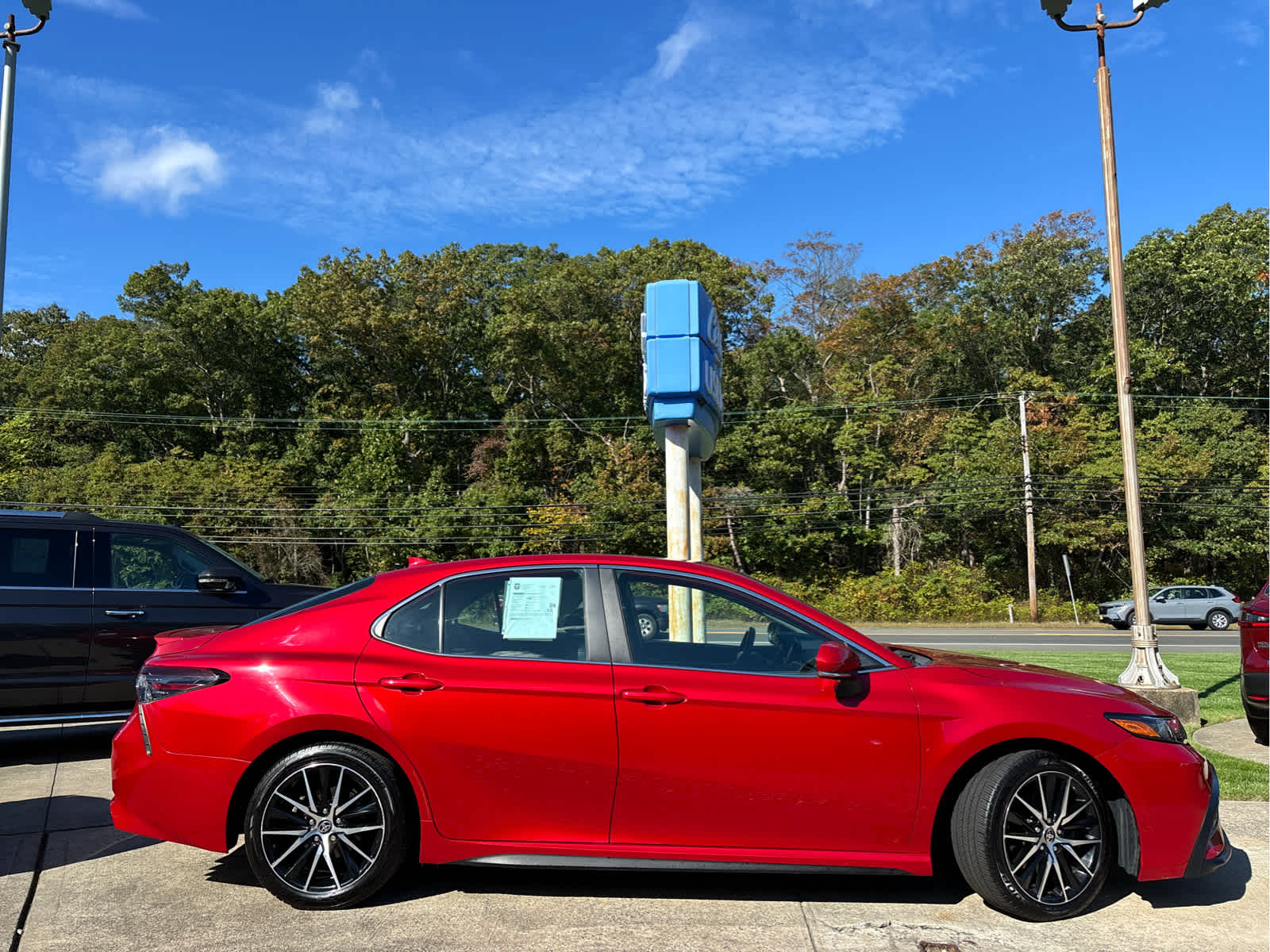 2021 Toyota Camry SE photo 3